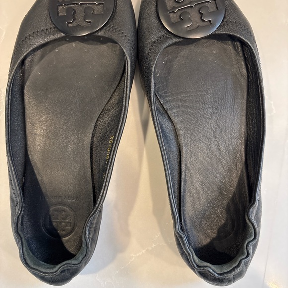 Tory Burch Reva Ballet Flats Black Leather Logo Medallion Size 36 - Picture 7 of 7